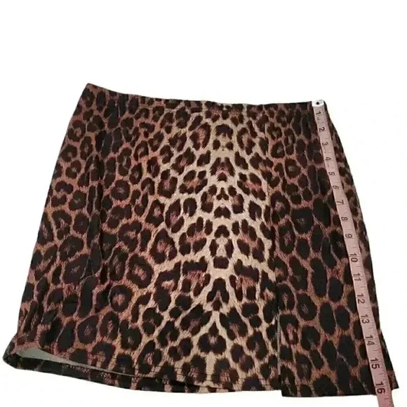 PrettyLittleThing Brown Leopard Print Split Mini Skirt for Sexy Looking Girls - Picture 7 of 9